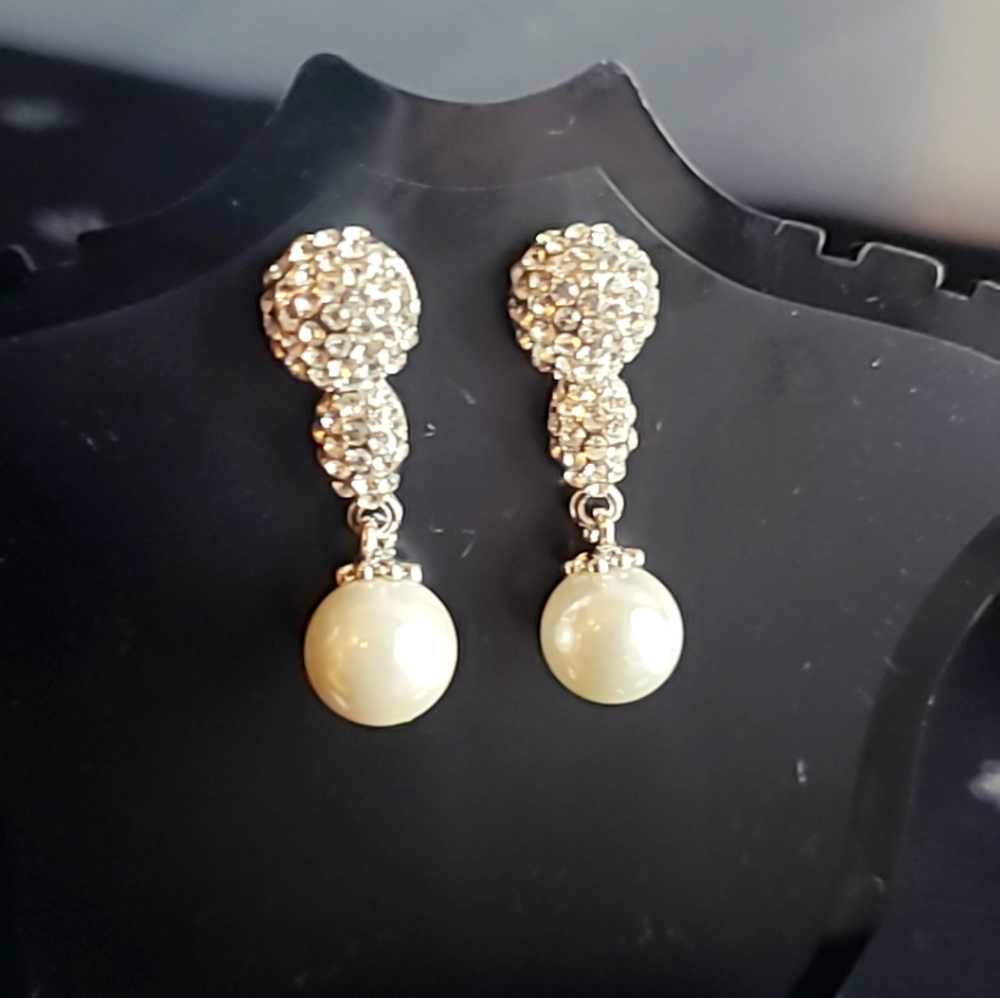 Earings zircon stone NWT